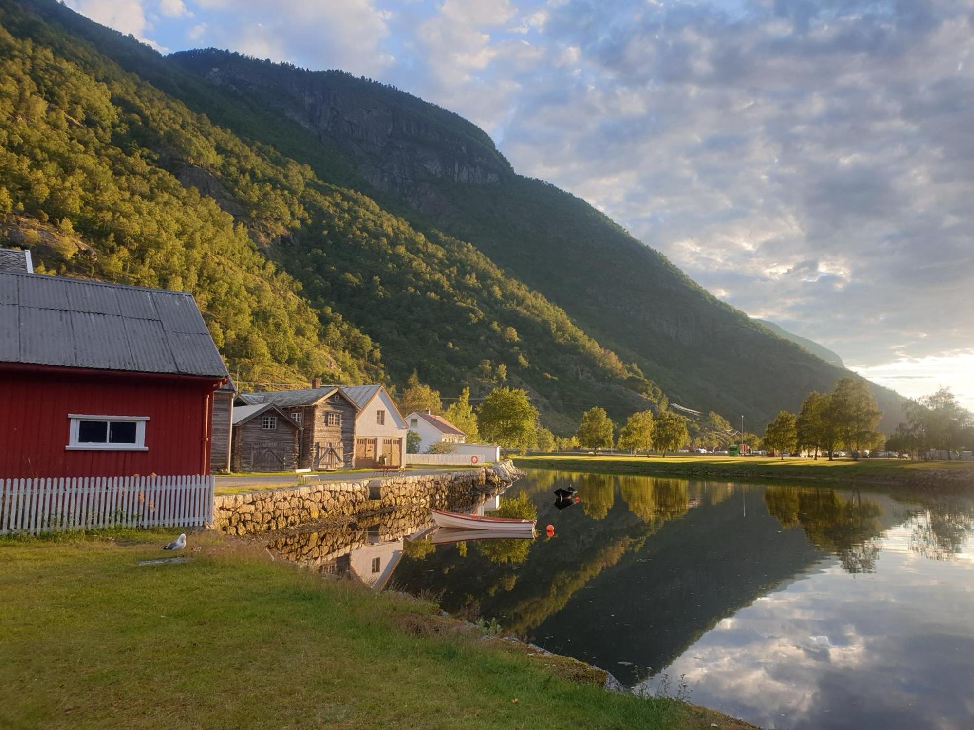 Вілла Kvammehuset Pa Gamle Лердалсьойрі Екстер'єр фото
